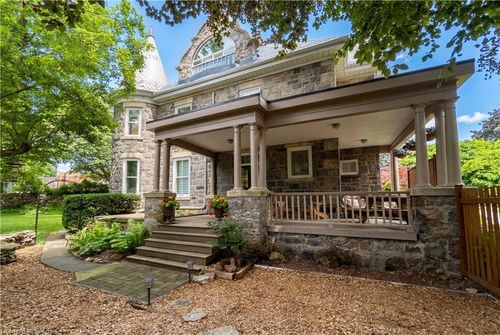 54 Bruce St, Cambridge, ON, N1R2E3 | Card Image