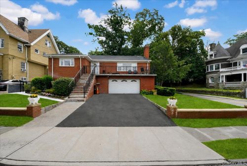 238 Van Cortlandt Park Ave, Yonkers, NY, 10705-1523 | Card Image