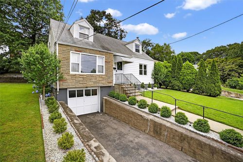 130 Cresthill Rd, Yonkers, NY, 10710-2615 | Card Image