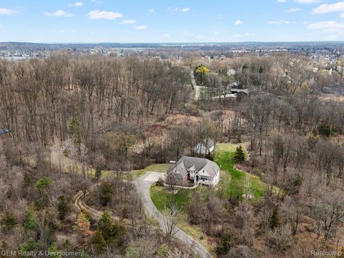 1800 Teggerdine Rd, White Lake, MI, 48386-1748 | Card Image