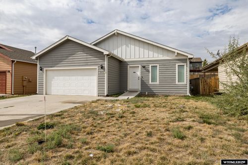 940 3rd Ave, Mills, WY, 82604 | Card Image