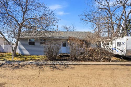 33-320 7 Avenue Ne, Three Hills, AB, T0M2N0 | Card Image