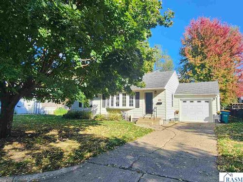 1015 Grandview Ave, Owatonna, MN, 55060-3712 | Card Image