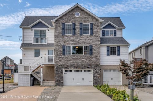 43 Woodhaven Rd, Toms River, NJ, 08753-2043 | Card Image