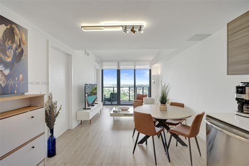 2310-121 Ne 34th St, Miami, FL, 33137-3881 | Card Image