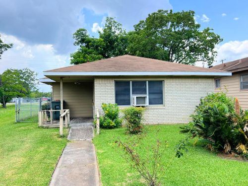 833 W 6th St, Port Arthur, TX, 77640-4952 | Card Image
