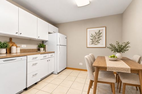 402-6050 Lake Bluff Dr, Tinley Park, IL, 60477-7139 | Card Image