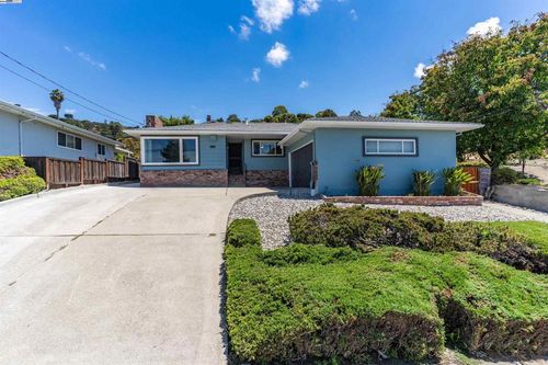 2724 Benedict Dr, San Leandro, CA, 94577-6813 | Card Image