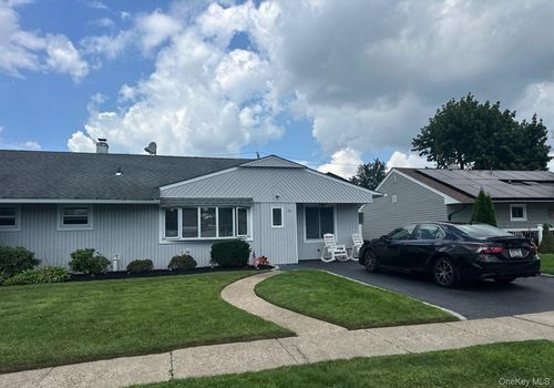 17 Wilson Ln, Bethpage, NY, 11714-4812 | Card Image