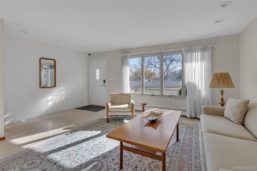 21 Yeoman Dr, East Northport, NY, 11731-5119 | Card Image