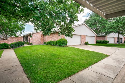 1112 Forest Creek St, Benbrook, TX, 76126-2754 | Card Image
