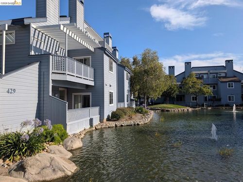apt-g-429 Cork Harbour Cir, Redwood City, CA, 94065-1642 | Card Image