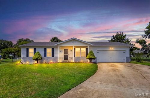 29 Rawhide Ct, Warrenton, MO, 63383-7042 | Card Image