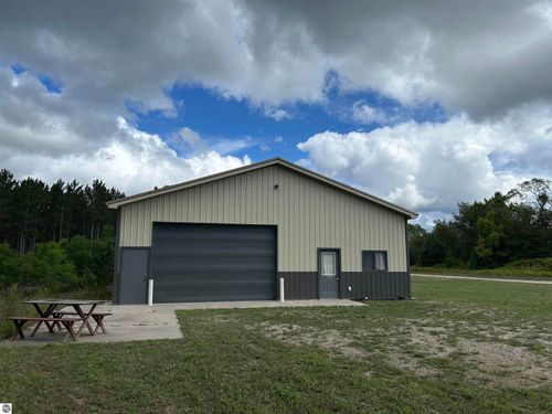 16962 Vondra Rd, Thompsonville, MI, 49683-9201 | Card Image