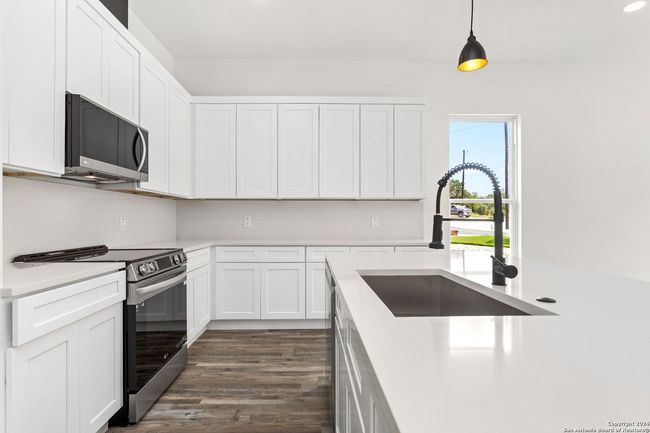 142 Granite Rd, House other with 3 bedrooms, 3 bathrooms and null parking in Spring Branch TX | Image 6