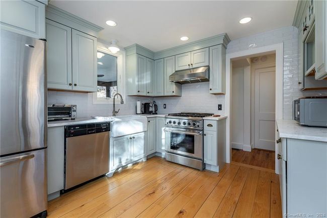 23 Cook St, House other with 3 bedrooms, 3 bathrooms and 2 parking in Washington Depot CT | Image 6