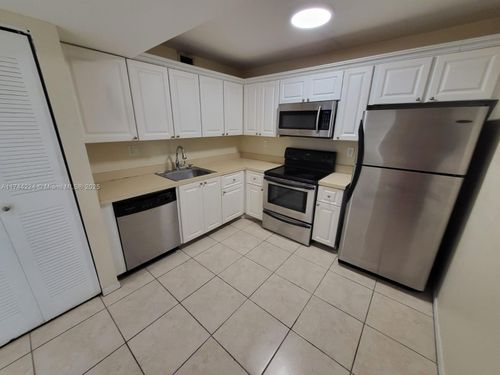 apt-407-711 N Pine Island Rd, Plantation, FL, 33324-1320 | Card Image