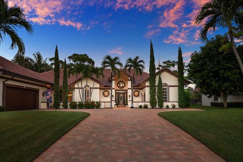 586 N Country Club Dr, Atlantis, FL, 33462-1035 | Card Image