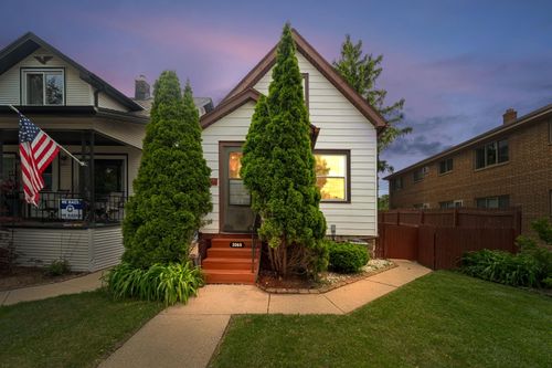 2068 S 68th St, West Allis, WI, 53219-1311 | Card Image