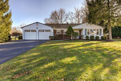 28 Chipper Dr, Kendall Park, NJ, 08824-1712 | Card Image