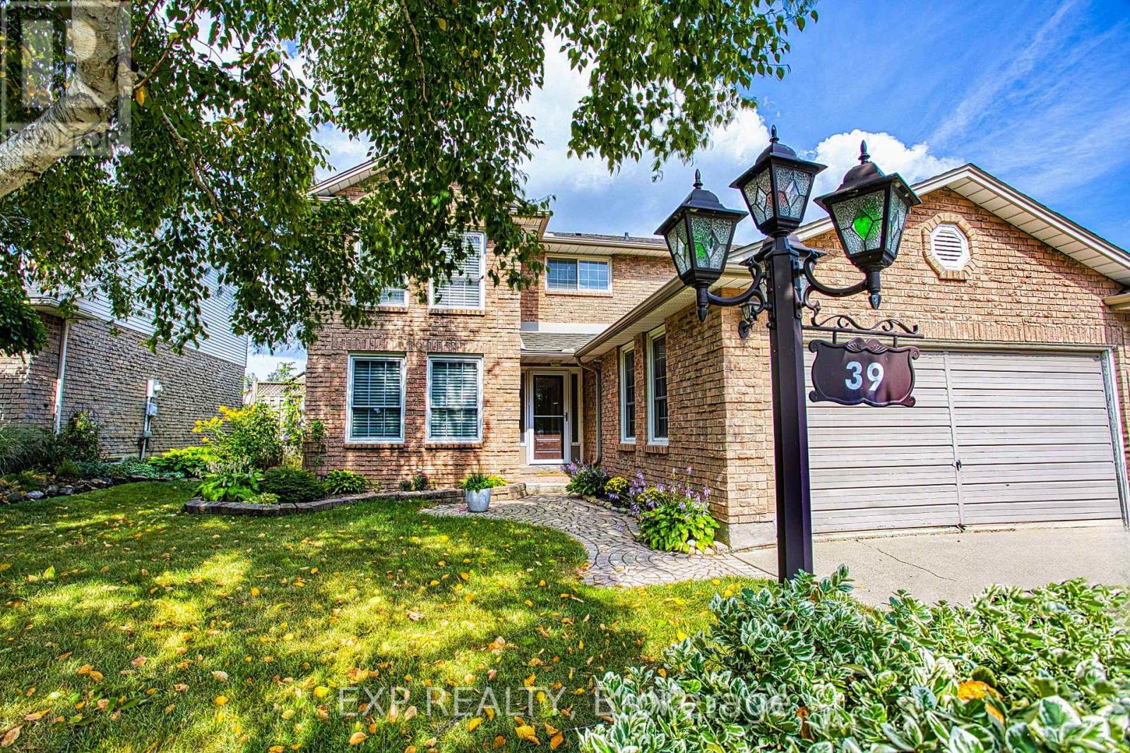 Residential in Hamilton (Stoney Creek Mountain) 3