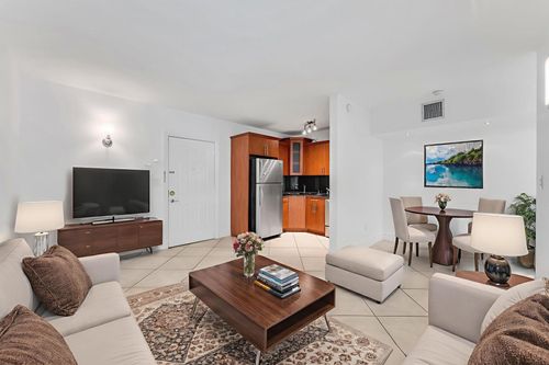 apt-3-150 Sw 10th St, Miami, FL, 33130-4026 | Card Image