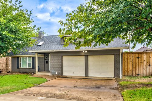 118 W Phillips Ct, Grand Prairie, TX, 75051-4339 | Card Image
