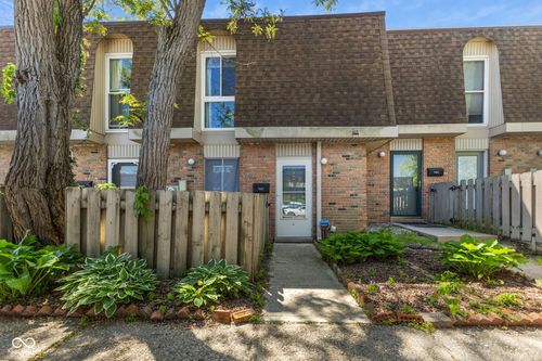 7453 Country Brook Dr, Indianapolis, IN, 46260-3429 | Card Image