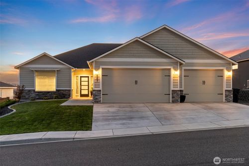 887 Wayon Drive, West Richland, WA, 99353 | Card Image