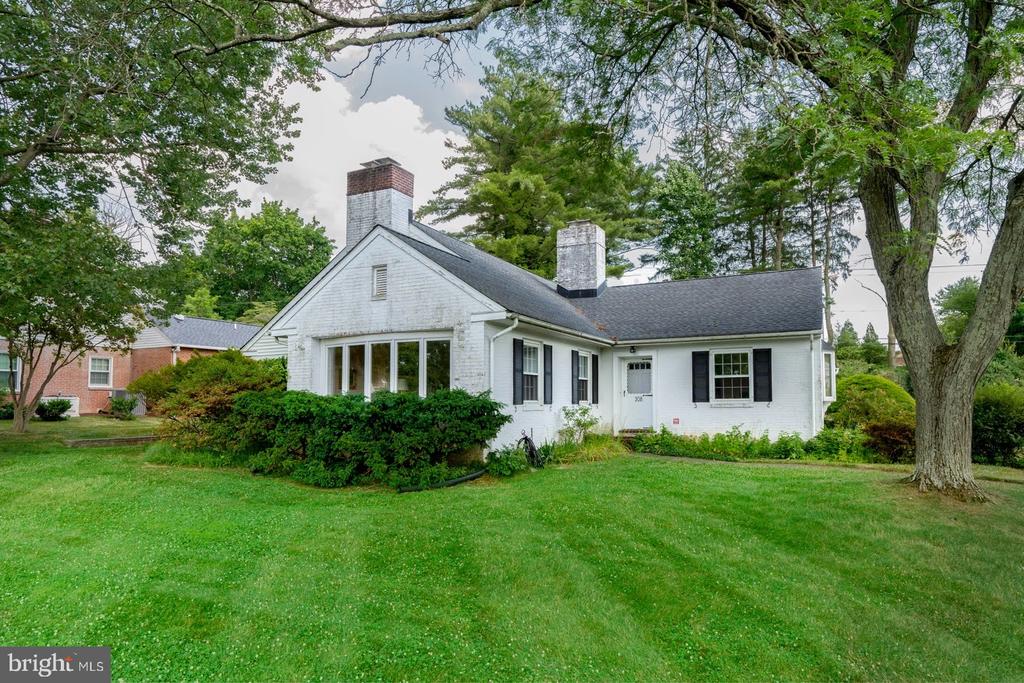 Country Club Dr, Wilmington, DE 19803