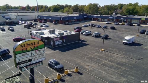 2982 Court St, Pekin, IL, 61554-6229 | Card Image