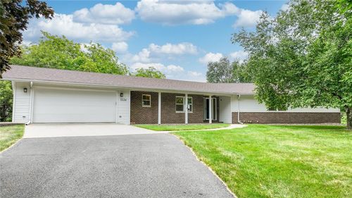 1126 Kathryn Dr, Eau Claire, WI, 54701-9320 | Card Image