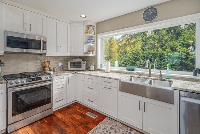 6945 Marine Drive, House other with 4 bedrooms, 3 bathrooms and 4 parking in West Vancouver BC | Image 13