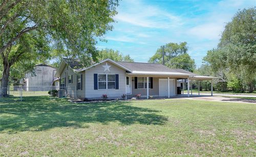 207 River St, Hallettsville, TX, 77964-2611 | Card Image