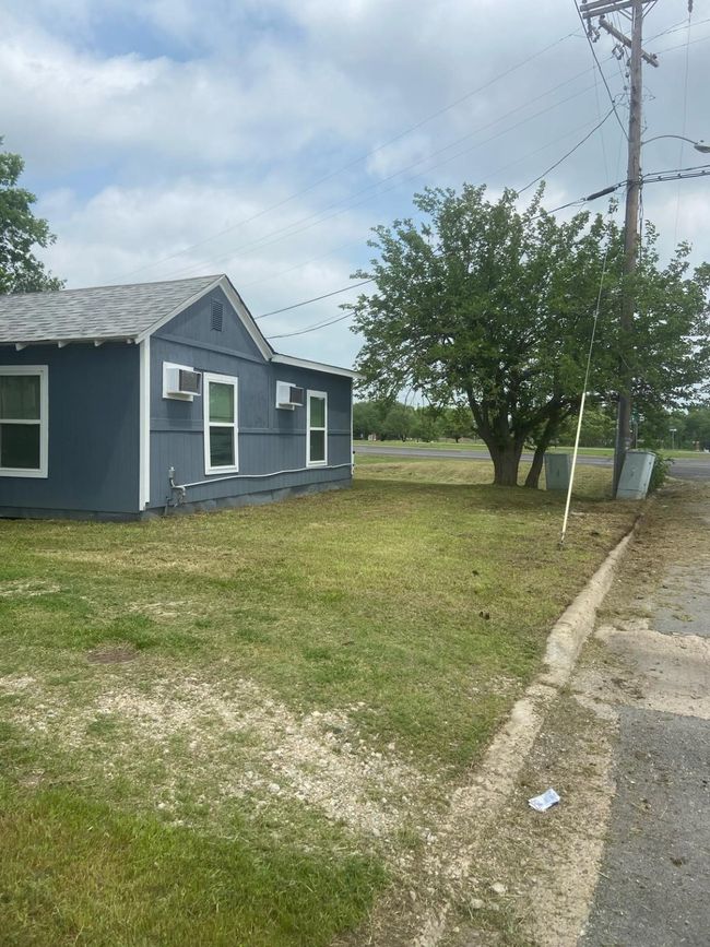 320 T A Carroll Ave, House other with 2 bedrooms, 1 bathrooms and null parking in Corsicana TX | Image 11