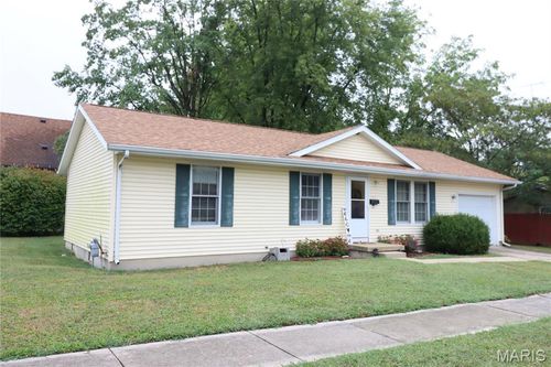 102 S Locust St, Greenville, IL, 62246-1511 | Card Image