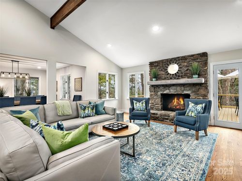 46 Wilderness Rd, Asheville, NC, 28804-1124 | Card Image