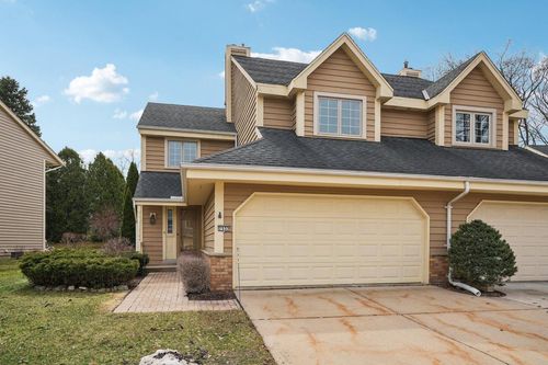 7533 W Tuckaway Creek Drive, Franklin, WI, 53132 | Card Image