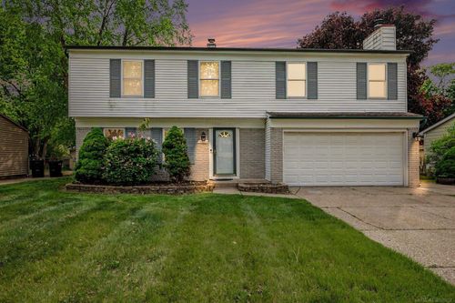 12800 Daily Dr, Sterling Heights, MI, 48313-3316 | Card Image