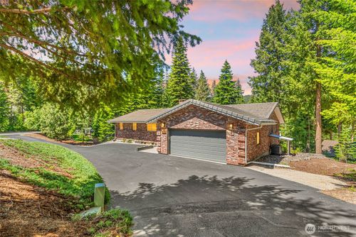 3050 Pinehurst Pl, Wenatchee, WA, 98801-8815 | Card Image