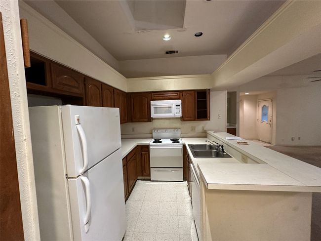 9708 - 9706 Springtree Ln, Home with 4 bedrooms, 4 bathrooms and 4 parking in Dallas TX | Image 6
