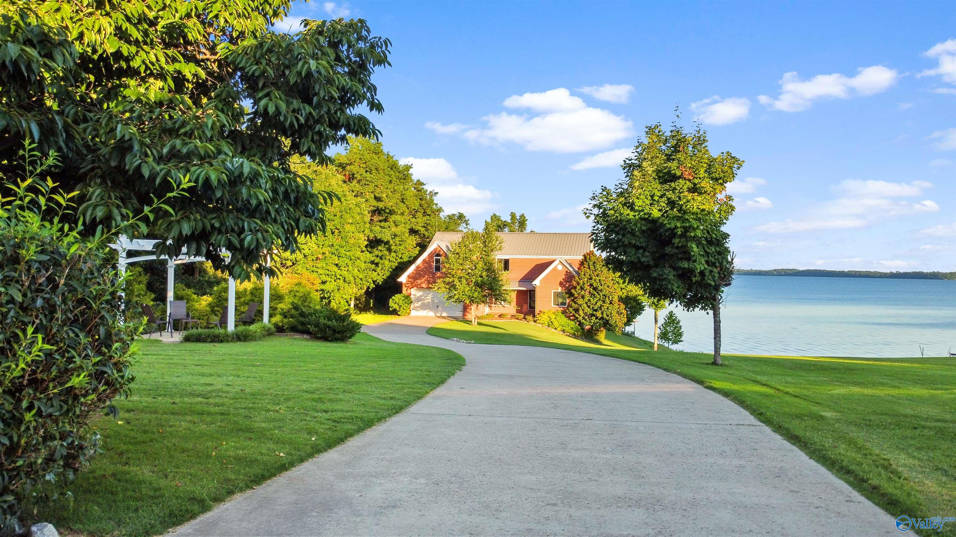 Snake Rd, Athens, AL 35611