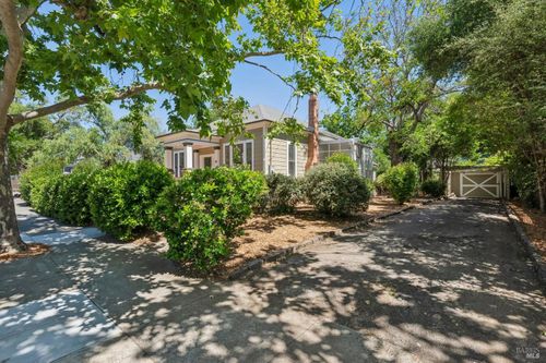 17 10th St, Petaluma, CA, 94952-4002 | Card Image