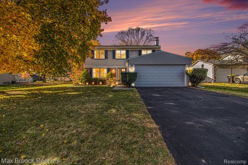 23267 Willowbrook, Novi, MI, 48375-3652 | Card Image