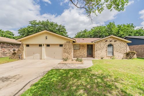 733 Bluebonnet Dr, Hurst, TX, 76053-7025 | Card Image