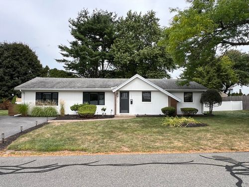 17 Margaret Rd, Stoneham, MA, 02180-2105 | Card Image