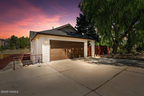 218 E Mohawk Dr, Flagstaff, AZ, 86005-6900 | Card Image