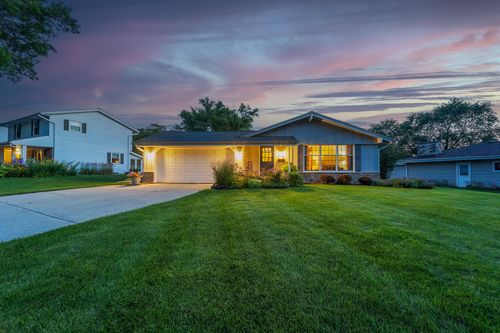 6158 Sycamore St, Greendale, WI, 53129-2629 | Card Image