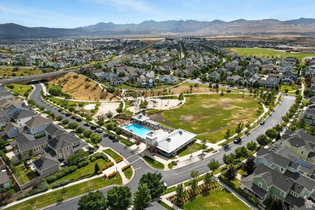 Aerial view of property and surrounding area with nearby suburban area and mountains | Image 57