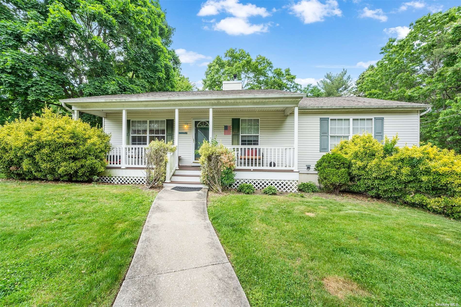Knolltop Dr, Nesconset, NY 11767